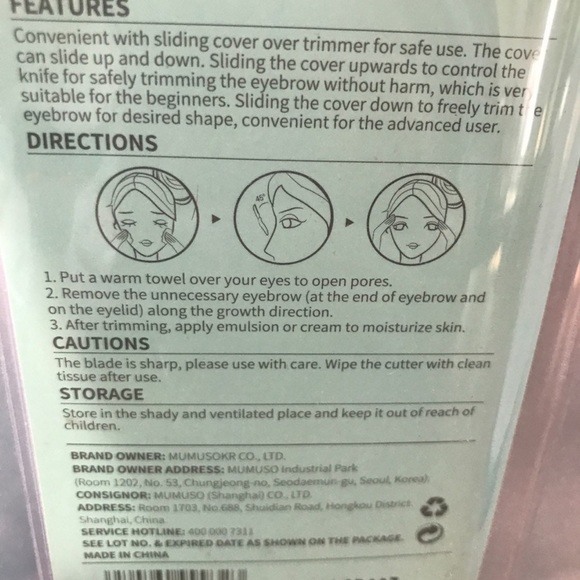 Mumuso Eyebrow Trimmer with comb - Picture 5 of 5